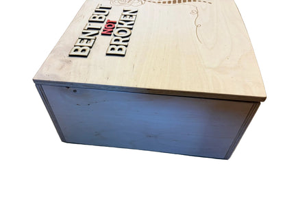 Aufbewahrungsbox - Bent but not broken
